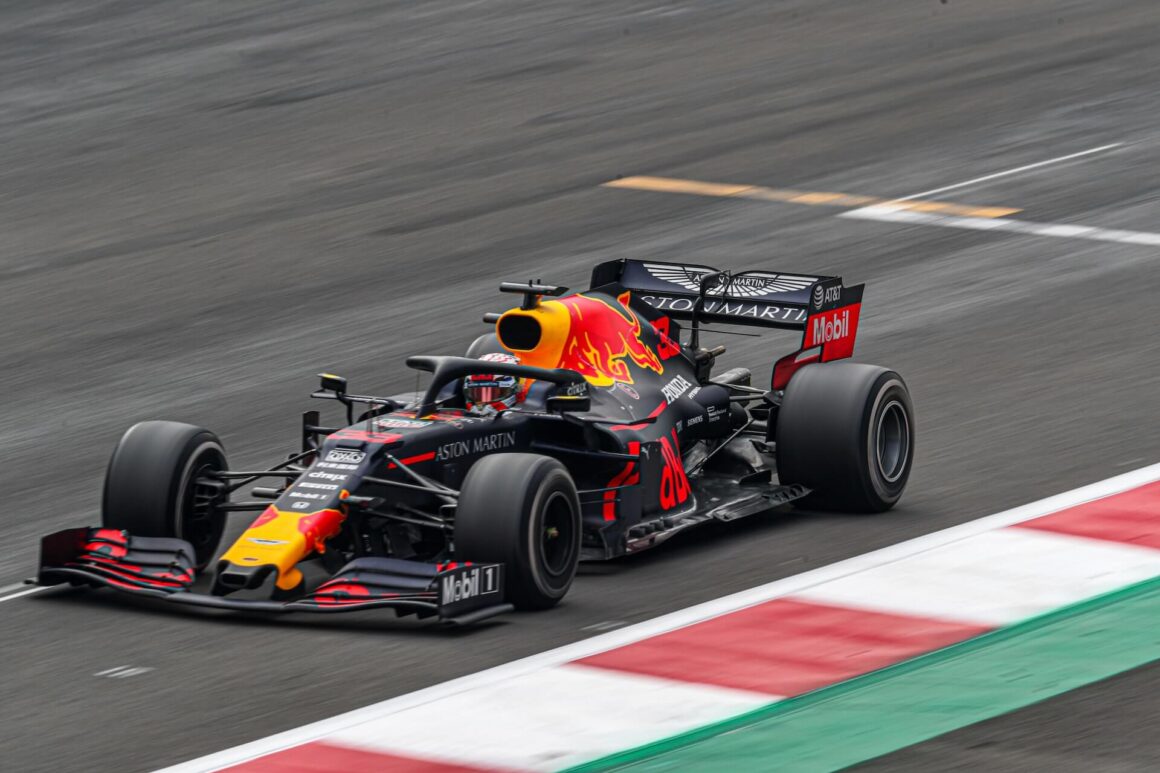 Carlos Sainz's salary and net worth June 2025